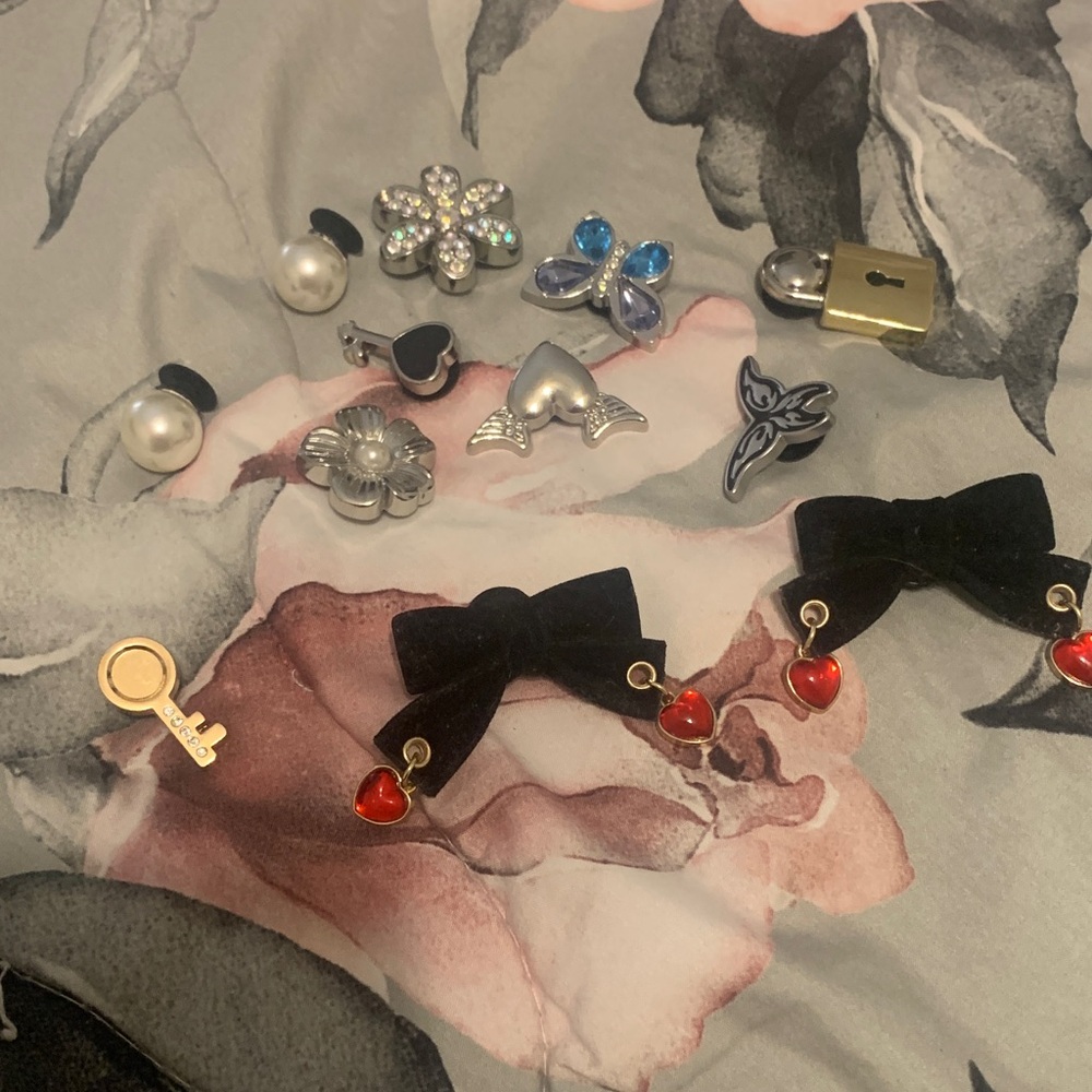 12 variety gibbets for Crocs